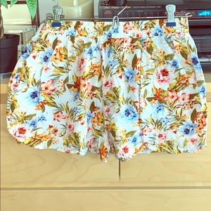 Floral shorts with pockets!